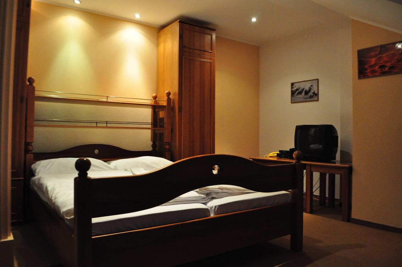 Hotel Mladost Lipany Ngoại thất bức ảnh