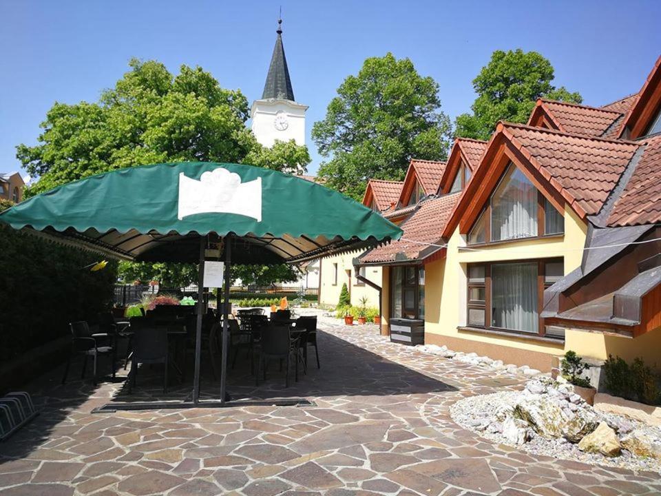 Hotel Mladost Lipany Ngoại thất bức ảnh