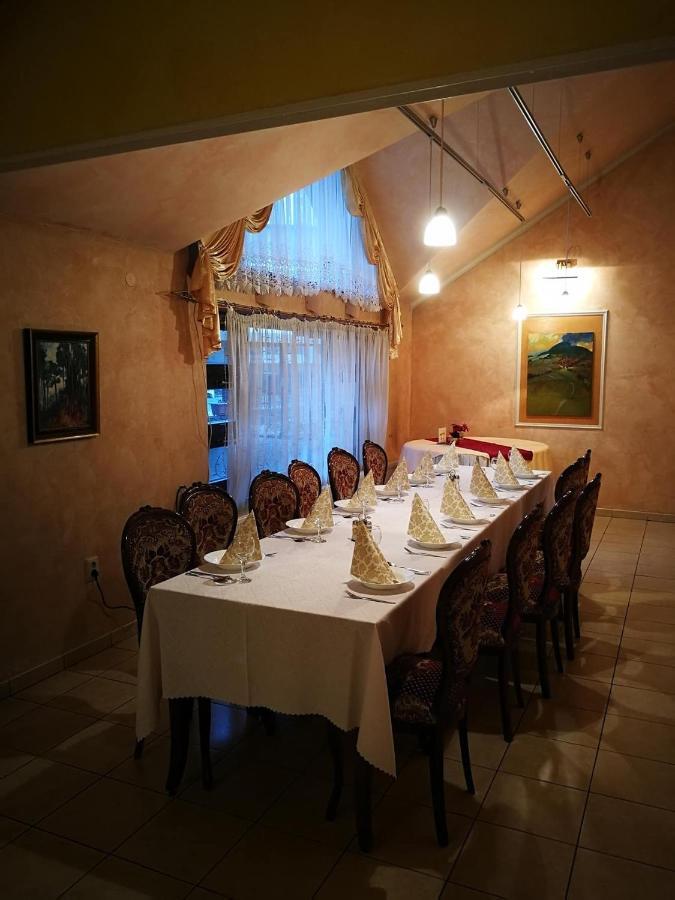 Hotel Mladost Lipany Ngoại thất bức ảnh